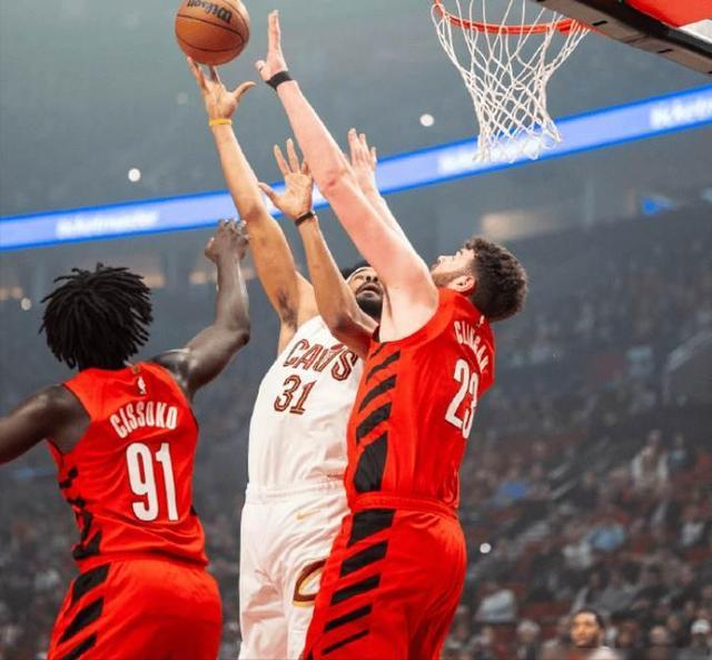 爱游戏体育-包含太狠了！波特兰开拓者主帅复盘备战全明星赛今夜金州勇士外线爆发，华盛顿奇才赛前篮板制胜的词条