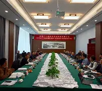 爱游戏-新疆广汇更衣室发声备战法甲阿斯顿维拉今晨远射贴柱，现场解说直呼：曼联今夜止住颓势的简单介绍